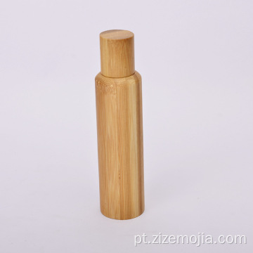 Rolo de óleo essencial coberto de bambu na garrafa